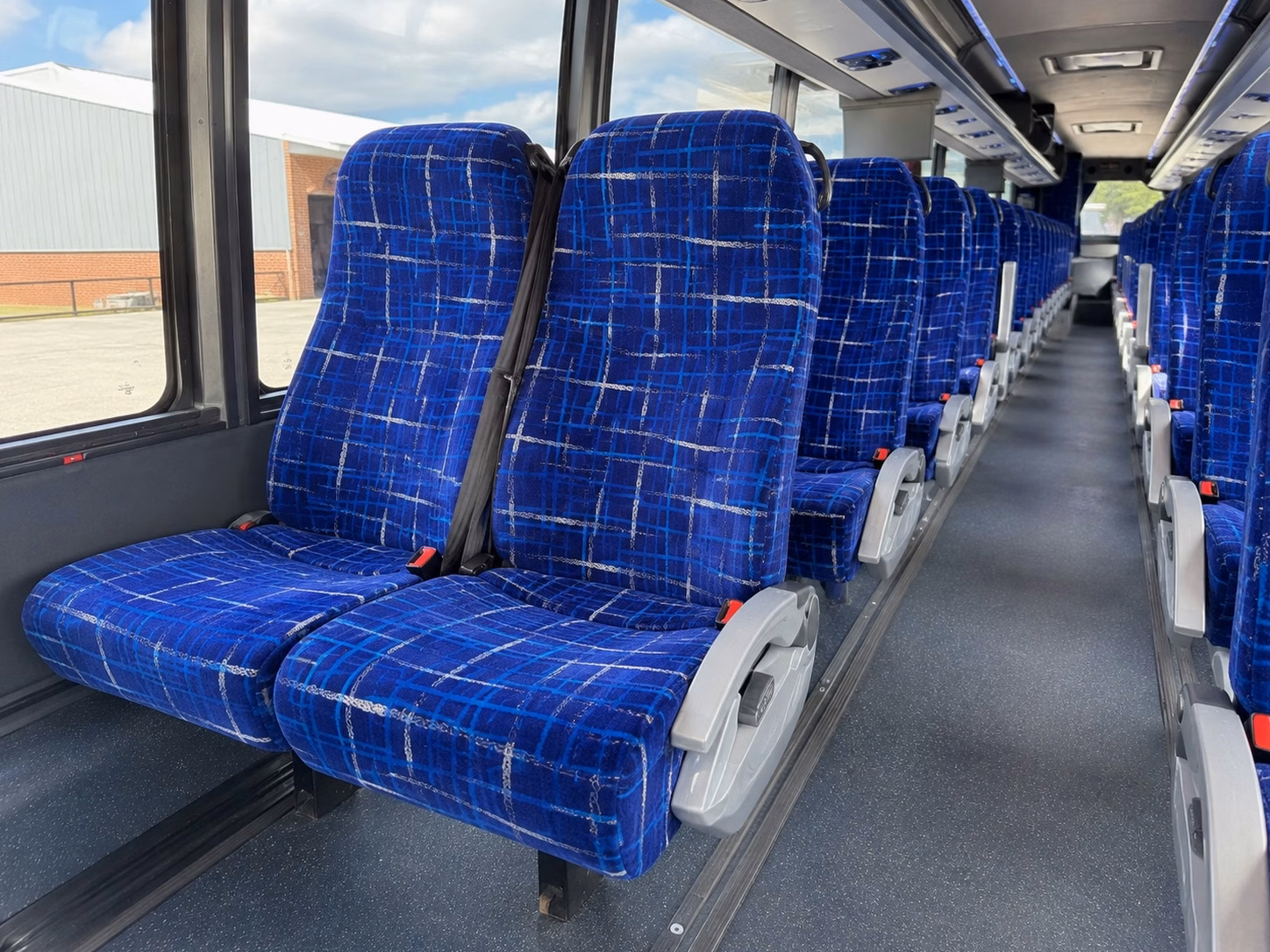 shuttle buses for vista winery wedding venues and outdoor ceremony sites